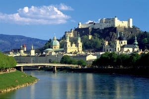 سياره مع سائق قي زالسبرق